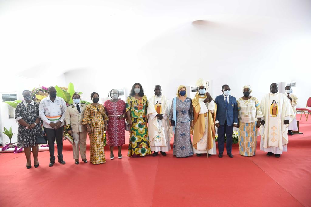 Réveillon de Noël- Dominique Ouattara depuis Assinie-Mafia : « J’espère que tous les habitants de la Côte d’Ivoire passeront ces moments dans la paix »