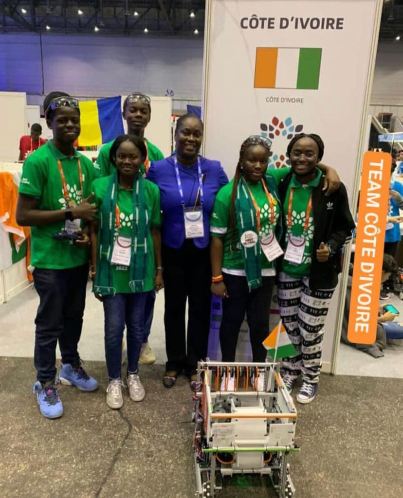 Exclusif- GLOBAL CHALLENGE 2022 : Des jeunes ivoiriens en Suisse pour un concours international de robotique