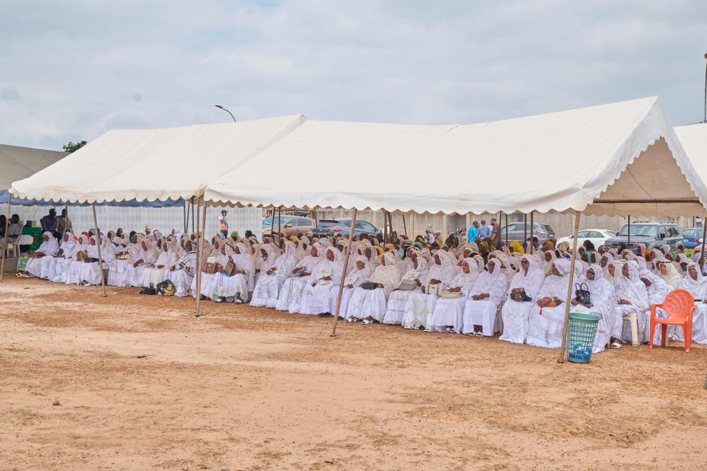 Du 26 au 28 juin 2026, Amadou Koné, maire de Bouaké, a illustré son ancrage local à travers trois événements majeurs : la célébration de la Fête des Mères avec d'importants dons, son retour spirituel de La Mecque et sa participation symbolique au 80e anniversaire du parti d'opposition PDCI-RDA.