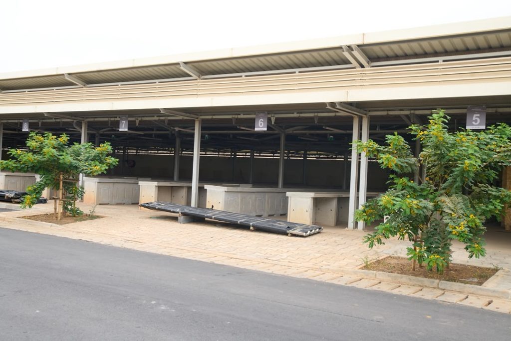 Le 12 juillet 2026, le ministre des Transports et maire de Bouaké, Amadou Koné, a visité le chantier du grand marché, dont le taux d'exécution dépasse désormais les 98 %. © DR
