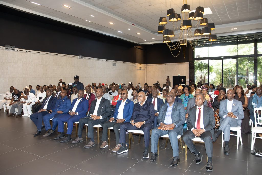 Le samedi 29 août 2026 à Bobigny, le ministre Touré Mamadou, président du Conseil régional du Haut-Sassandra, et une importante délégation de maires locaux ont rencontré la diaspora de la région basée en France. Cette réunion de travail a permis de présenter les projets de développement régional et de poser les bases d'un partenariat durable. Il a été décidé de créer une fédération des associations des ressortissants du Haut-Sassandra en France pour structurer cette collaboration.