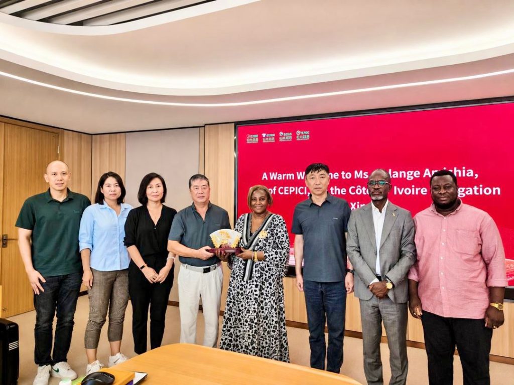 En marge du salon Intertextile Shanghai, le CEPICI a présenté aux investisseurs chinois les opportunités industrielles ivoiriennes, notamment dans le textile, les mines et l'automobile. Portée par le PND 2026-2030, cette mission vise à concrétiser des projets majeurs, comme l'usine Xinyi Glass, pour générer investissements et emplois en Côte d'Ivoire.
