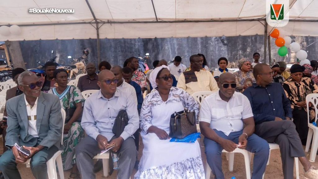 Inaugurée le 2 septembre 2026 sous le parrainage du maire Amadou Koné, l'International University of Bouaké (IUB) est une nouvelle université 100 % anglophone. Ce projet s’inscrit dans le programme « Bouaké Nouveau », renforçant l'écosystème éducatif régional pour transformer la ville en un pôle académique et économique attractif.