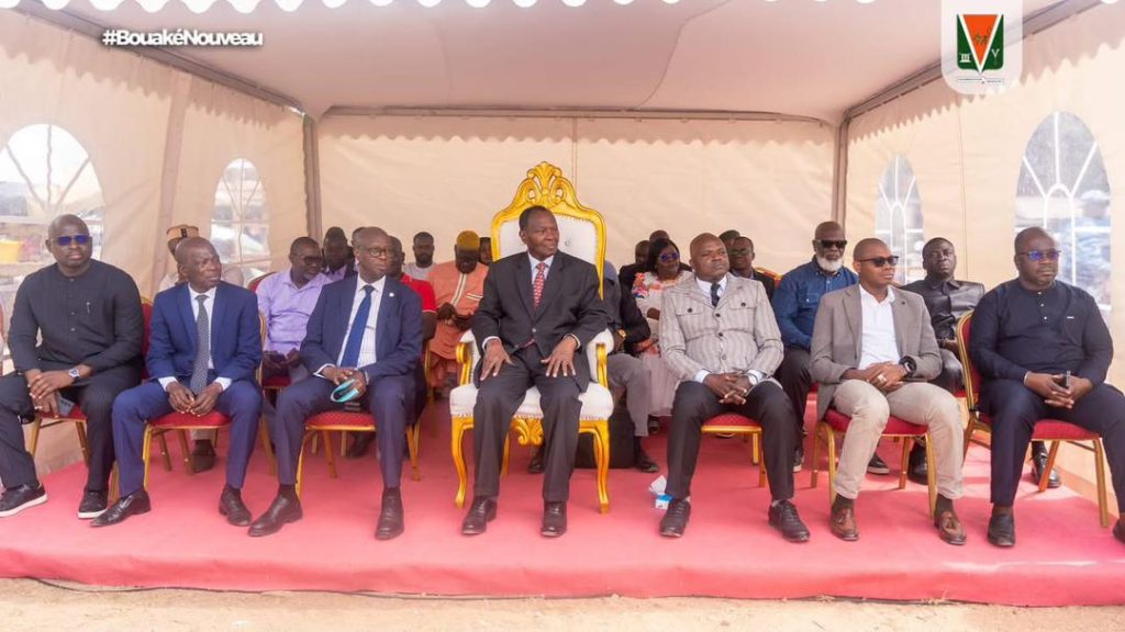 Inaugurée le 2 septembre 2026 sous le parrainage du maire Amadou Koné, l'International University of Bouaké (IUB) est une nouvelle université 100 % anglophone. Ce projet s’inscrit dans le programme « Bouaké Nouveau », renforçant l'écosystème éducatif régional pour transformer la ville en un pôle académique et économique attractif.